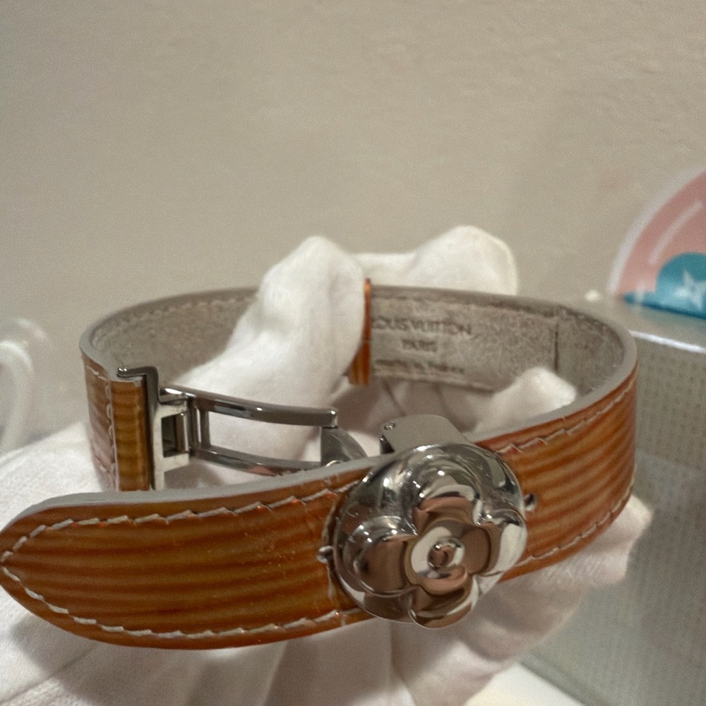 LV AUTHENTIC Vintage Louis Vuitton Epi Bracelet 1999 Flower Clasp Silver RARE🔥